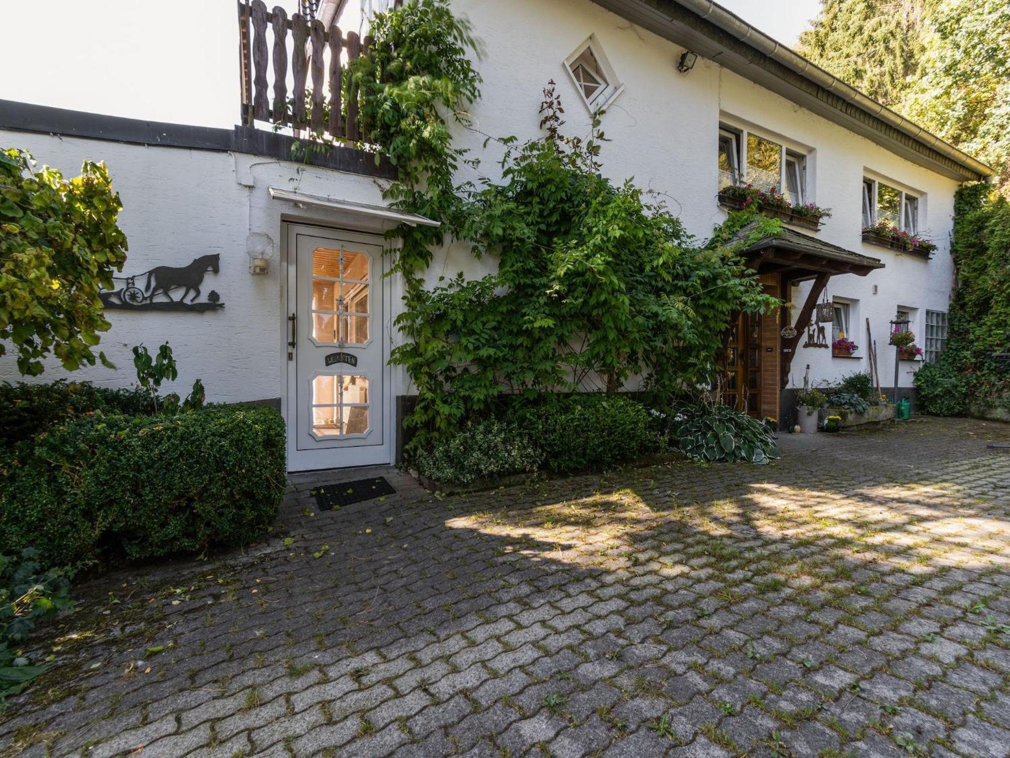 Spacious Holiday Home in Menkhausen near Ski Area Schmallenberg Exterior foto